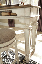 Realyn Counter Height Dining Room Table