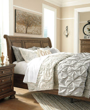 Flynnter Bedroom Set