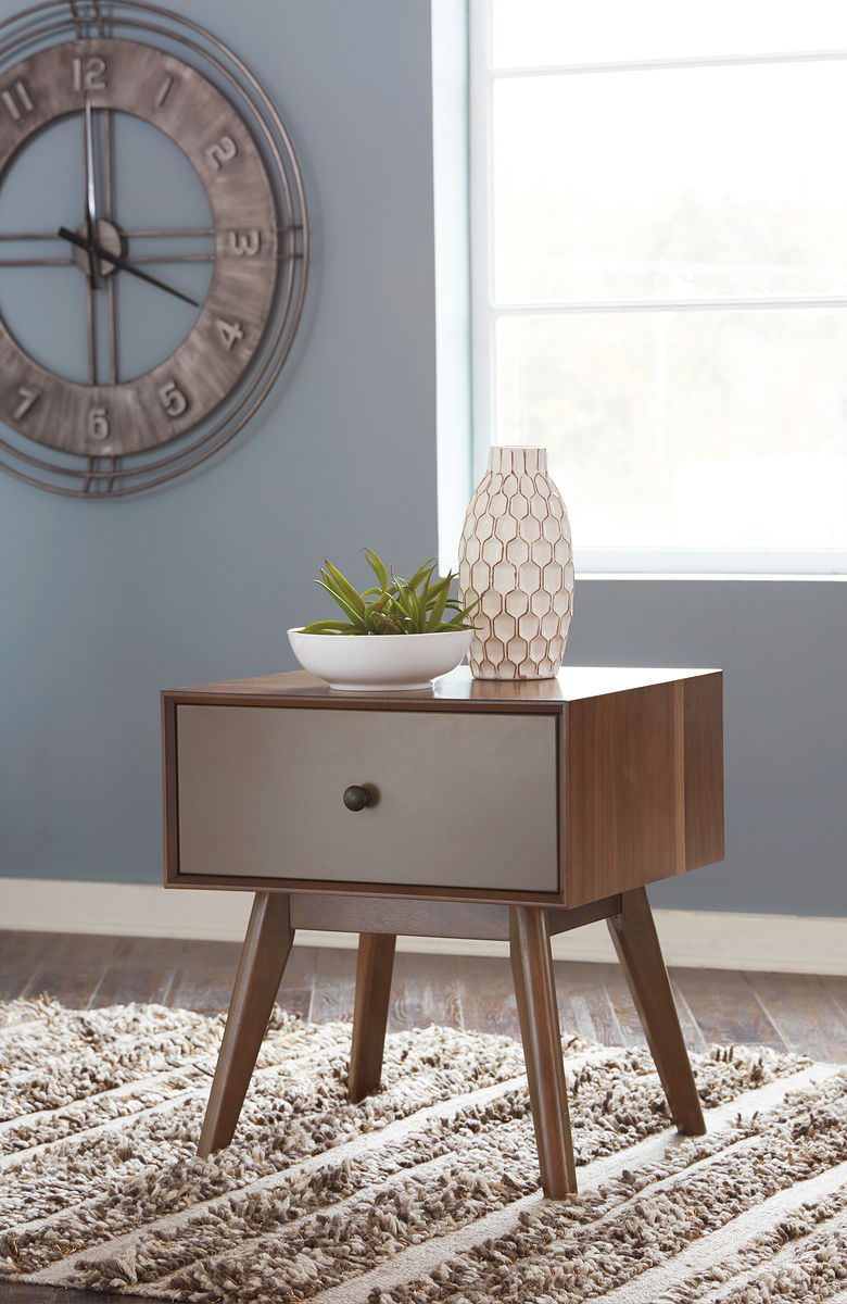 Lynnifer End Table