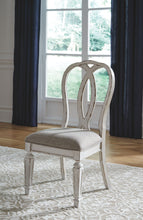 Realyn Dining Room Set
