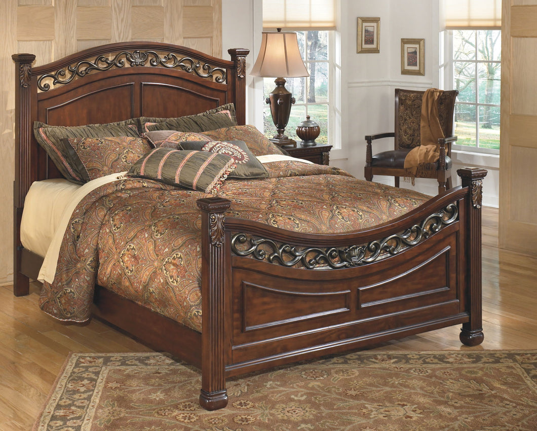 Leahlyn Panel Bed