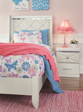 Dreamur Panel Bed