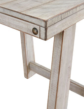 Carynhurst Table (Set of 3)