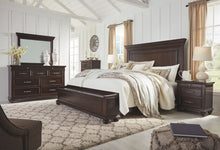 Brynhurst Upholstered Bed with Storage Bench