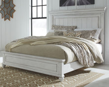 Kanwyn Panel Bed