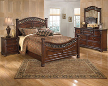 Leahlyn Bedroom Set