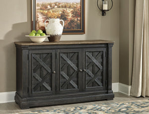Tyler Creek Dining Room Set