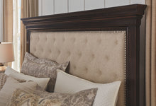 Brynhurst Upholstered Bed with Storage Bench