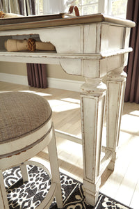 Realyn Dining Room Set