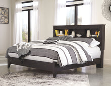 Reylow Bedroom Set