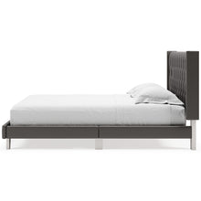 Vintasso Upholstered Bed