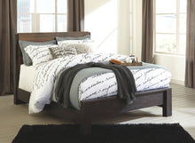 Windlore Panel Bed