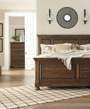 Flynnter Panel Bed