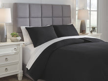 Thornam Coverlet Set