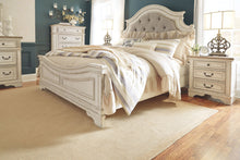 Realyn Bedroom Set