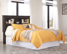 Reylow Bedroom Set